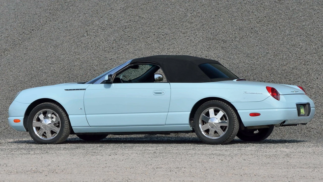 2003 Ford Thunderbird 11th Gen - Image 25 of 31