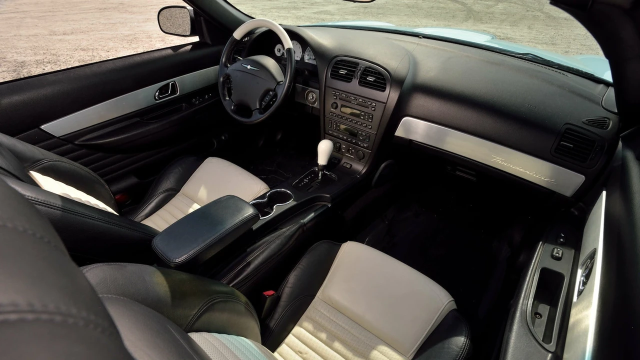 2003 Ford Thunderbird 11th Gen - Image 26 of 31