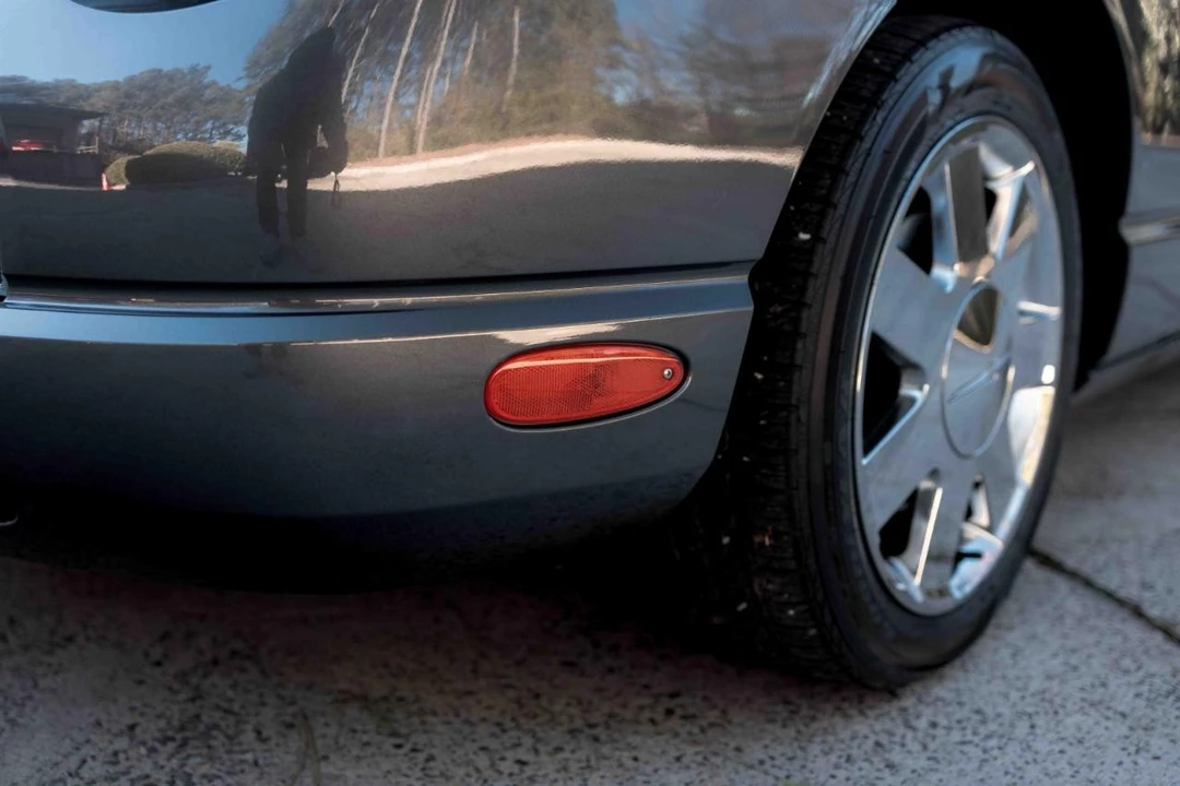 2003 Ford Thunderbird 11th Gen - Image 16 of 31