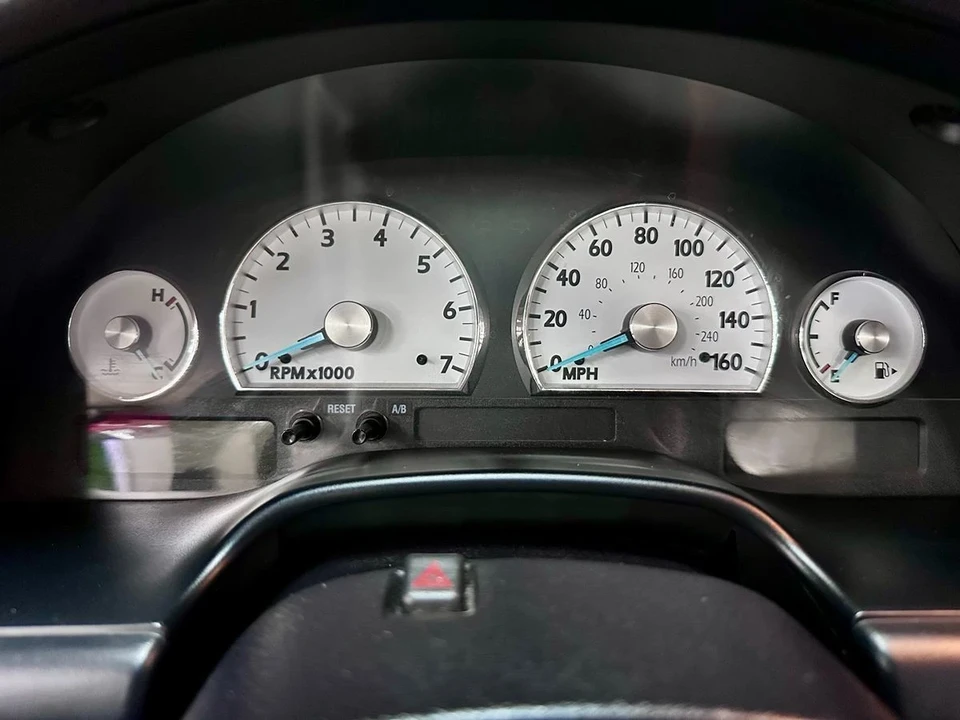 2003 Ford Thunderbird 11th Gen - Image 19 of 21