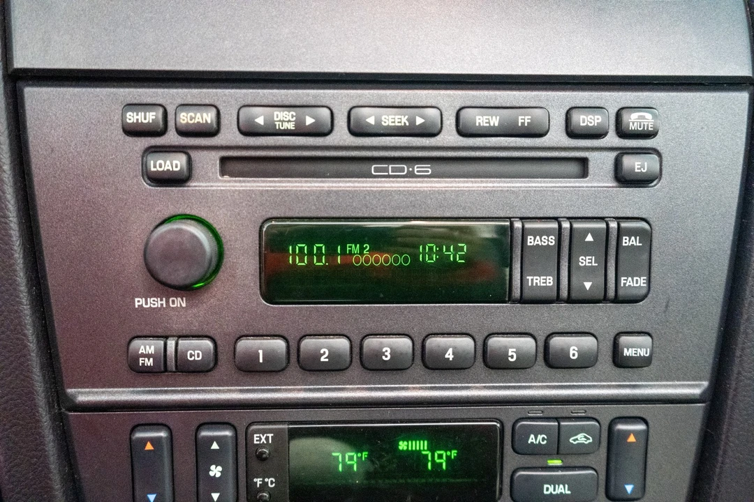 2003 Ford Thunderbird 11th Gen - Image 16 of 21