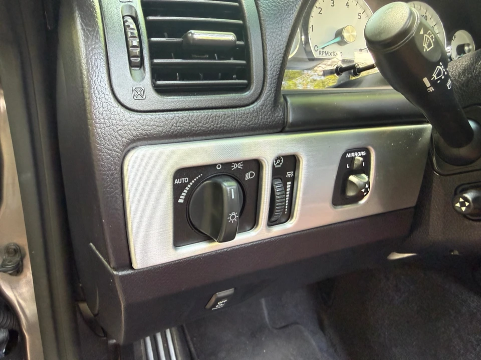 2003 Ford Thunderbird 11th Gen - Image 18 of 31