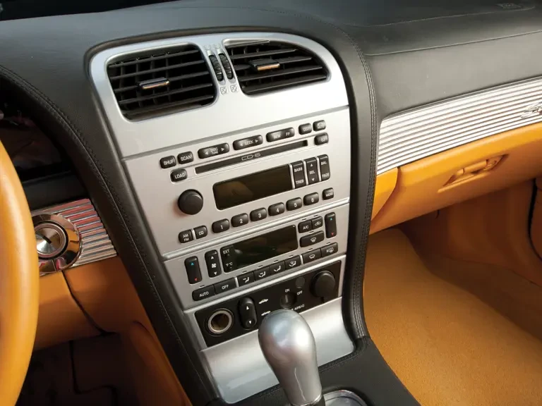2003 Ford Thunderbird 11th Gen - Image 19 of 24