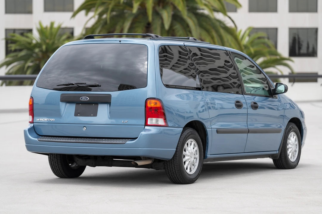 2003 Ford - Image 10 of 31