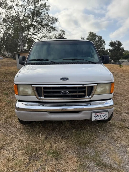 2003 Ford Econoline Van - Image 10 of 11