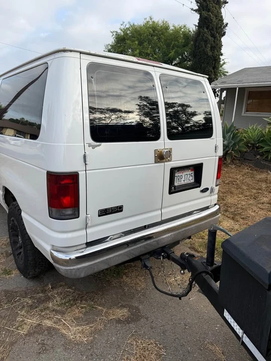 2003 Ford Econoline Van - Image 8 of 11