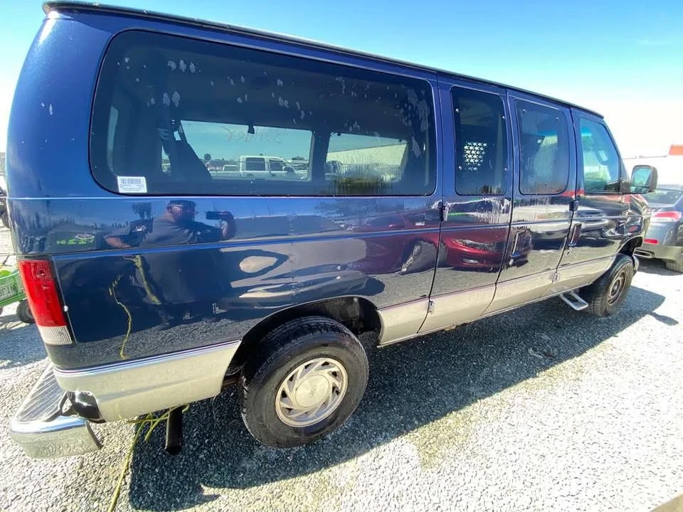 2003 Ford Econoline Van - Image 3 of 4