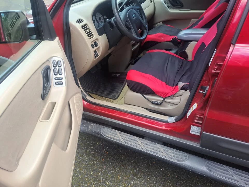 2003 Ford Escape - Image 8 of 8
