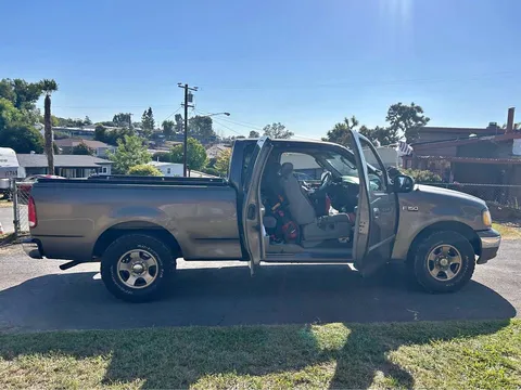 2003 Ford F-150 XLT