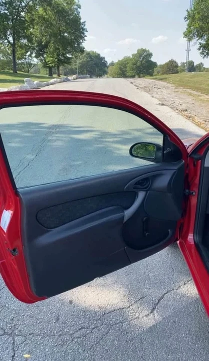 2003 Ford Focus 1st Gen - Image 9 of 13