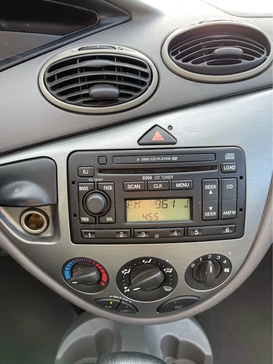 2003 Ford Focus 1st Gen - Image 16 of 18
