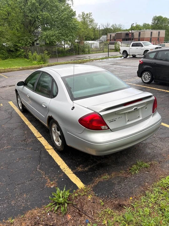 2003 Ford Taurus 4th Gen - Image 4 of 8