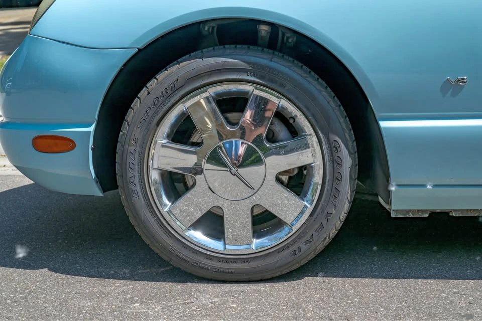 2003 Ford Thunderbird 11th Gen - Image 14 of 18