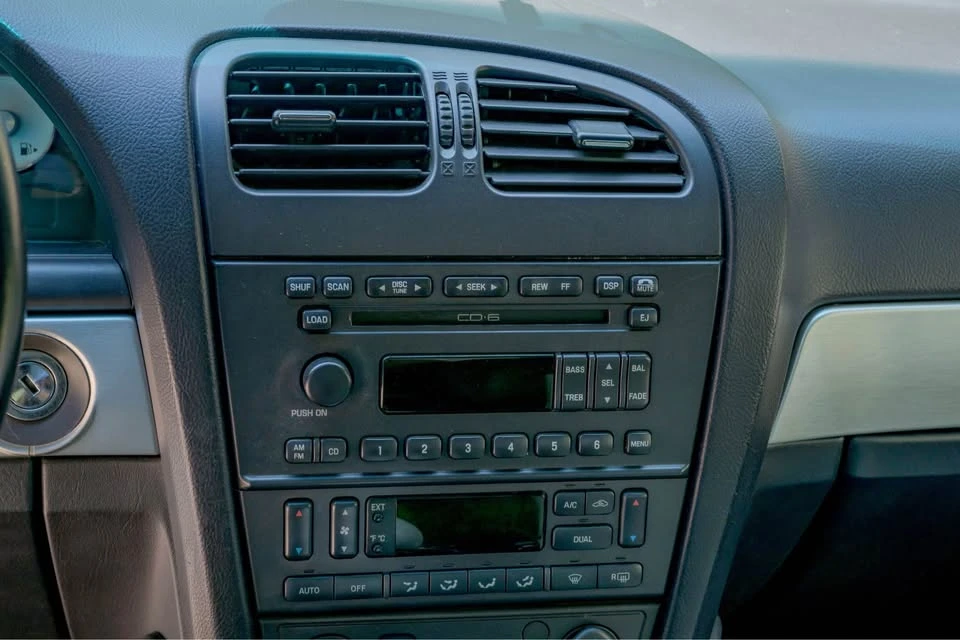 2003 Ford Thunderbird 11th Gen - Image 12 of 18