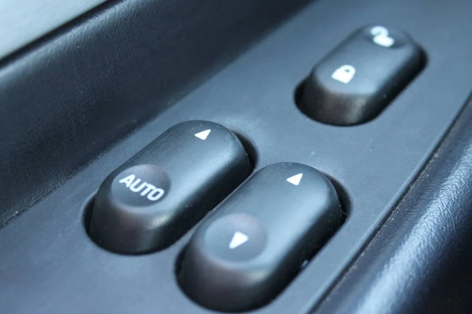 2003 Ford Thunderbird 11th Gen - Image 18 of 20