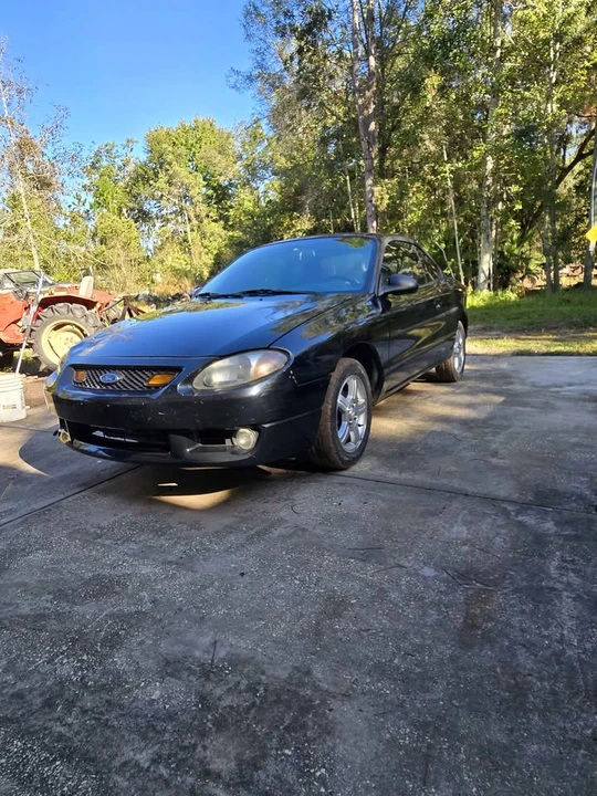 2003 Ford Escort (North America) - Image 2 of 2