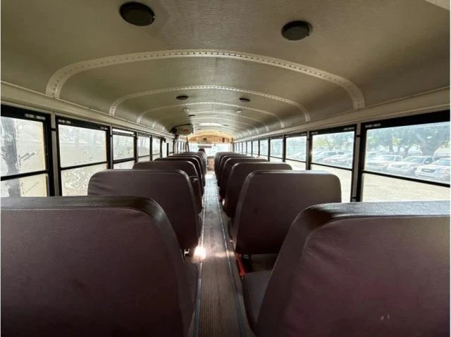 2003 Freightliner - Image 7 of 9