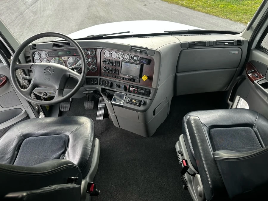 2003 Freightliner - Image 6 of 14