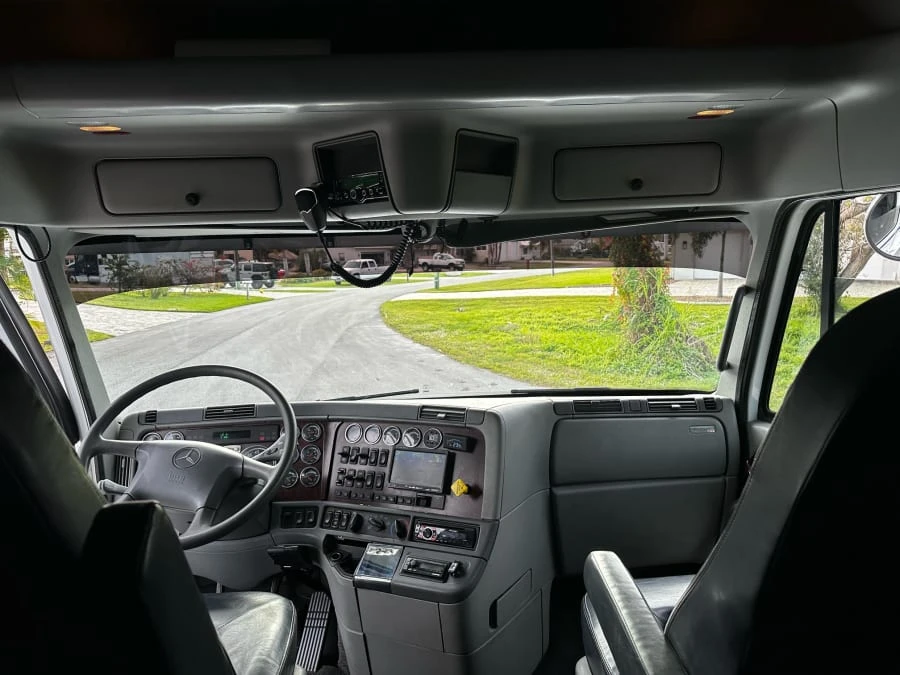2003 Freightliner - Image 7 of 14