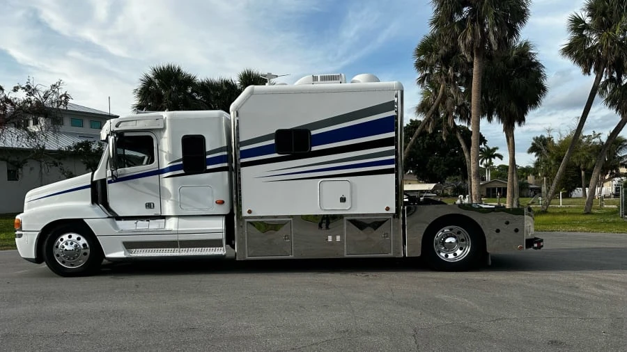 2003 Freightliner - Image 2 of 14