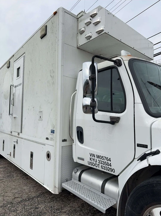 2003 Freightliner - Image 8 of 21