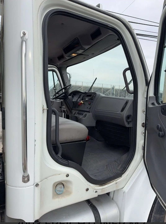 2003 Freightliner - Image 20 of 21