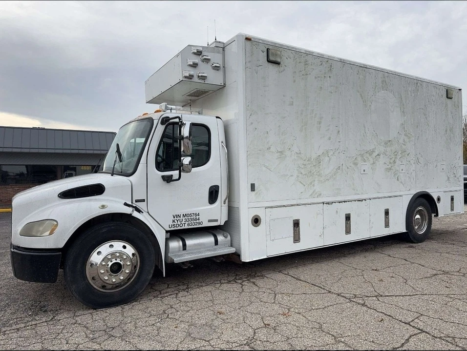 2003 Freightliner - Image 7 of 21