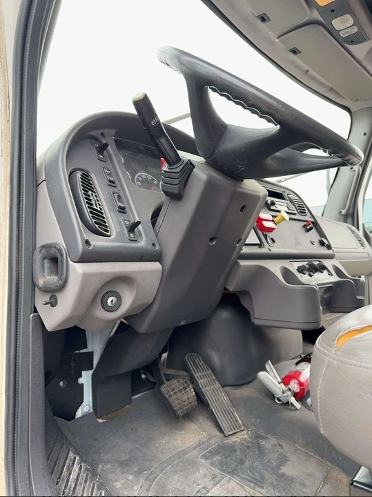 2003 Freightliner - Image 19 of 21