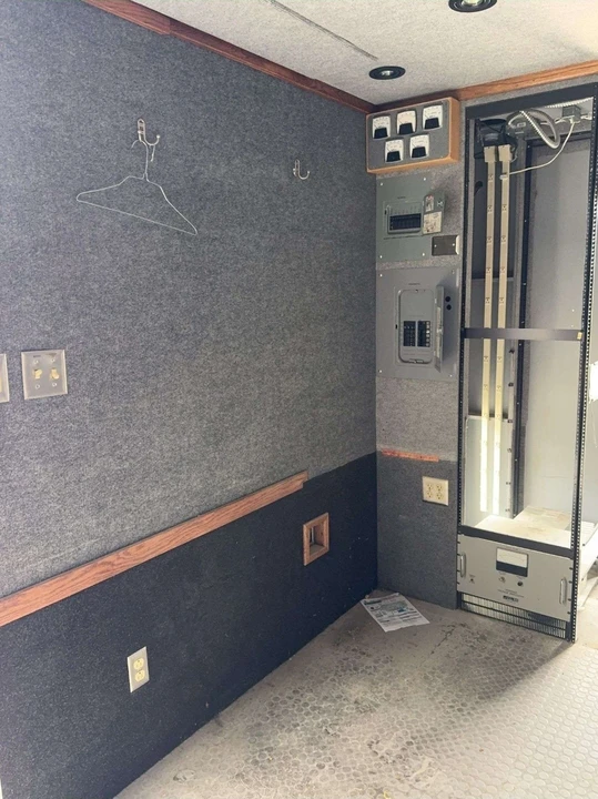 2003 Freightliner - Image 2 of 21