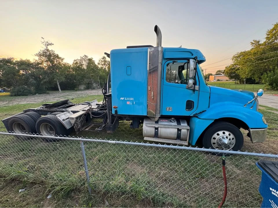 2003 Freightliner - Image 6 of 13