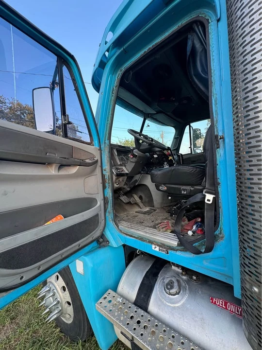 2003 Freightliner - Image 13 of 13