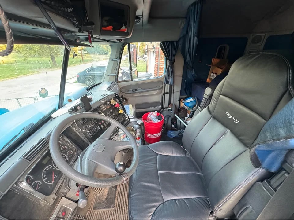 2003 Freightliner - Image 12 of 13