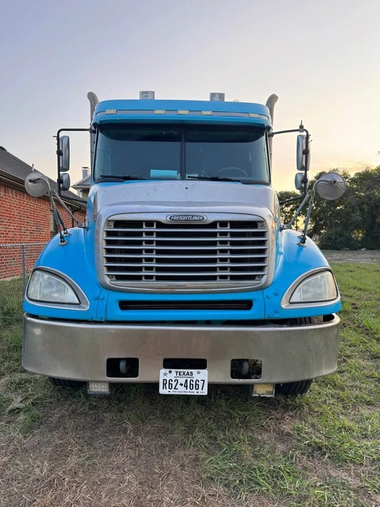 2003 Freightliner - Image 2 of 13