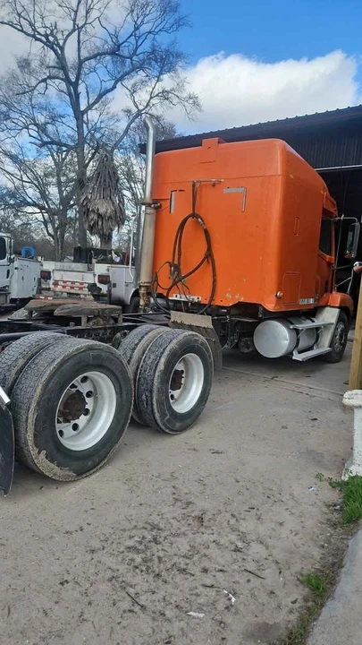2003 Freightliner - Image 2 of 2