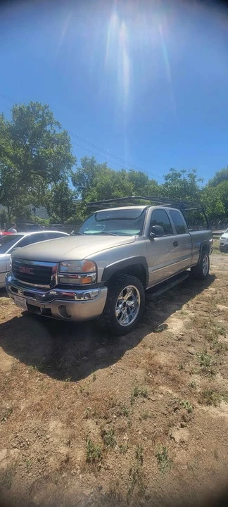 2003 GMC Sierra 2nd Gen - Image 3 of 4