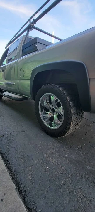 2003 GMC Sierra 2nd Gen - Image 2 of 12