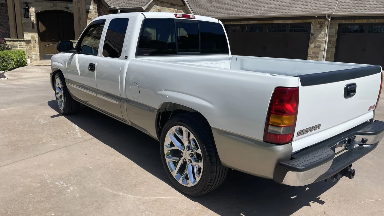 2003 GMC Sierra 2nd Gen - Image 3 of 7