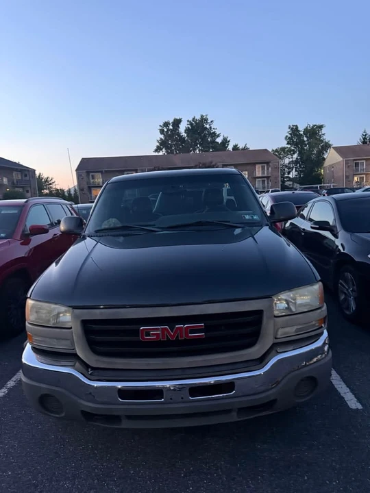 2003 GMC Sierra 2nd Gen - Image 2 of 14