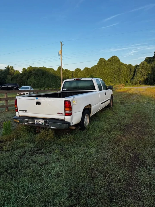 2003 GMC Sierra 2nd Gen - Image 3 of 4