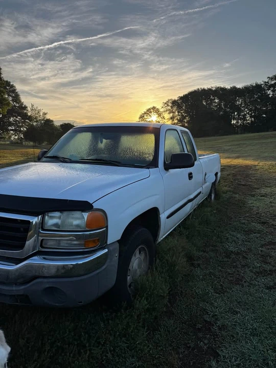 2003 GMC Sierra 2nd Gen - Image 2 of 4