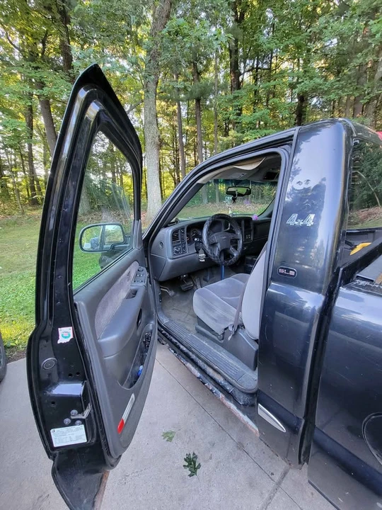 2003 GMC Sierra 2nd Gen - Image 2 of 7