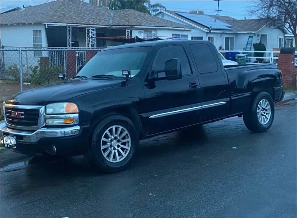 2003 GMC Sierra 2nd Gen - Image 3 of 5