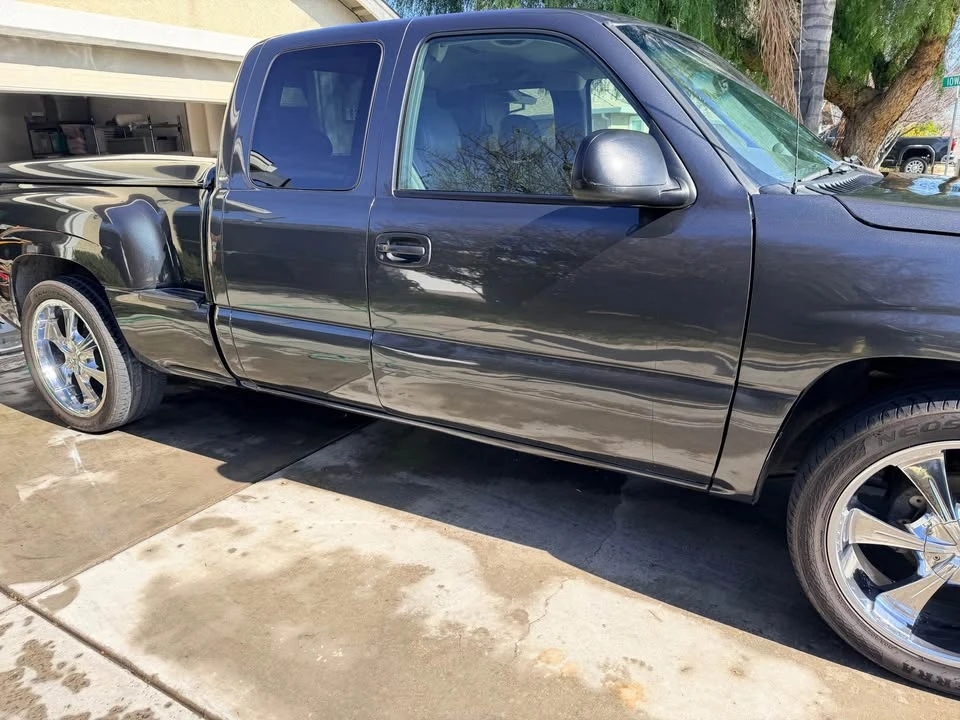 2003 GMC Sierra 2nd Gen - Image 2 of 3