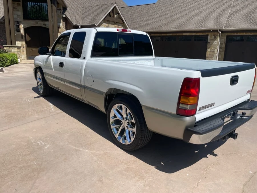 2003 GMC Sierra 2nd Gen - Image 2 of 5