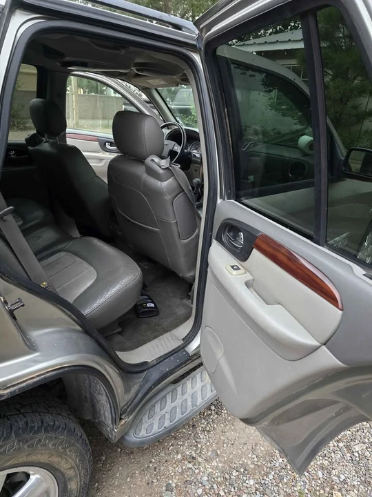 2003 GMC Envoy - Image 8 of 9