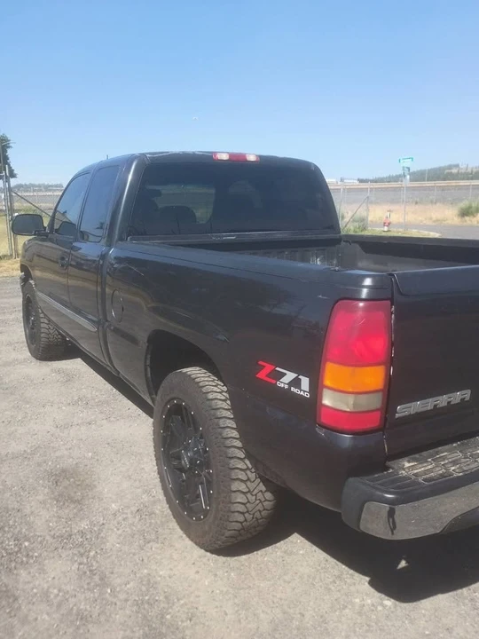 2003 GMC Sierra 2nd Gen - Image 4 of 7