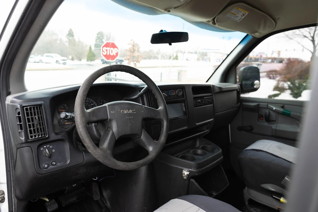 2003 GMC Savana - Image 18 of 21