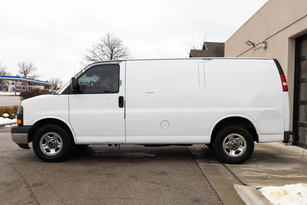 2003 GMC Savana - Image 2 of 21