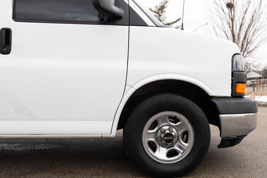 2003 GMC Savana - Image 14 of 21