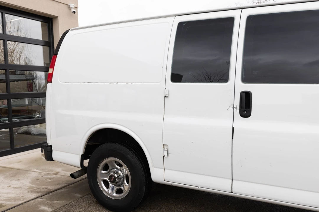 2003 GMC Savana - Image 11 of 21